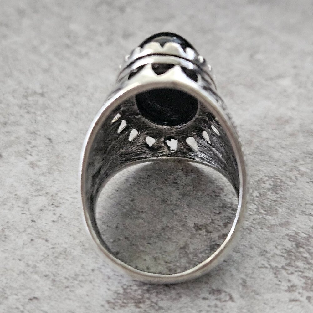Large Costume Statement Ring Silver Tone w/Black Stone Size 10 - Picture 4 of 4